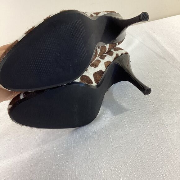 Paola Brown and Cream Pony Print Mary Jane Heels Size 8 - Picture 4 of 10